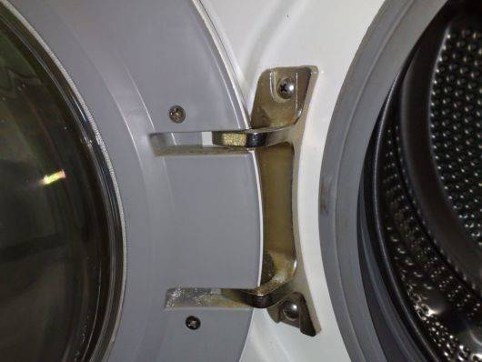 Подсоединение люка с новой петлей к стиральной машине